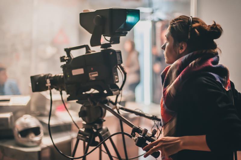 撮影監督（映画カメラマン）の仕事内容・なり方・年収・資格などを解説