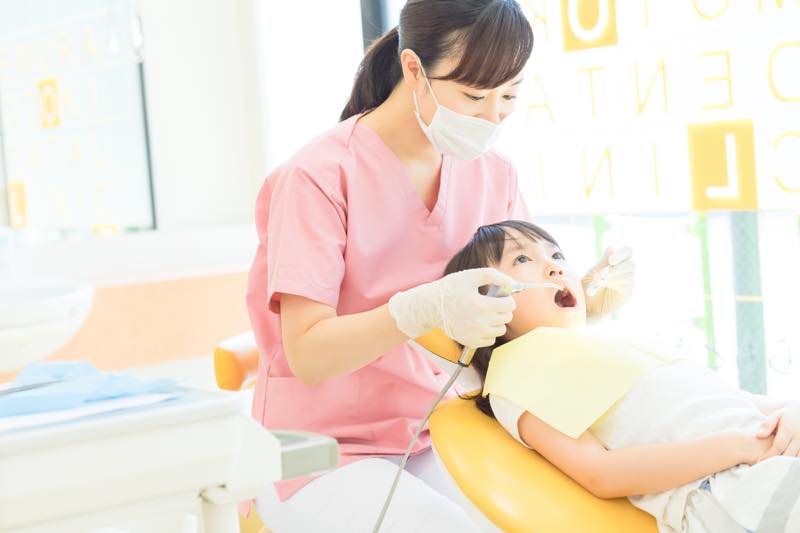 歯科衛生士の仕事内容・なり方・年収・資格などを解説