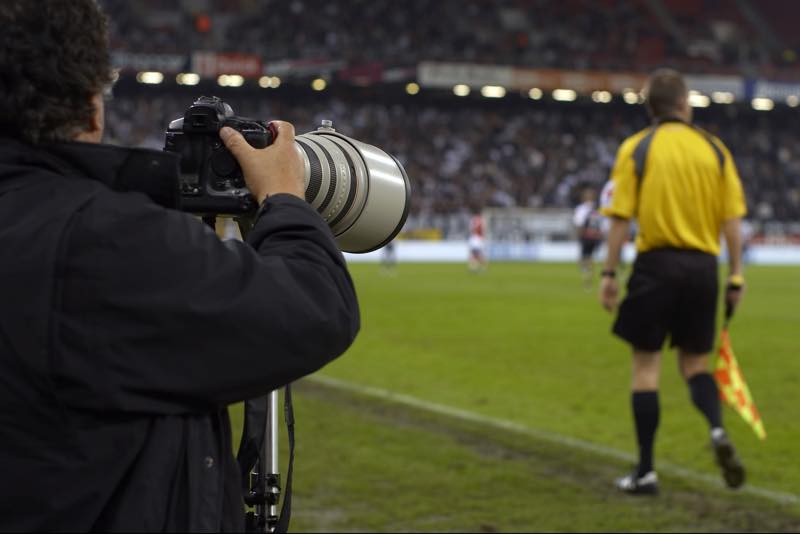 スポーツカメラマンの仕事内容・なり方・年収・資格などを解説